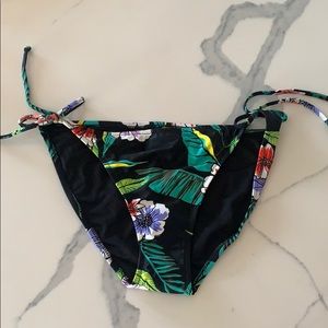 Old Navy String Floral Bikini Bottom size Large